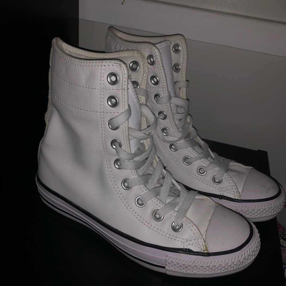 SOLD🚫🚫Converse Leather High Tops🚫🚫 SOLD